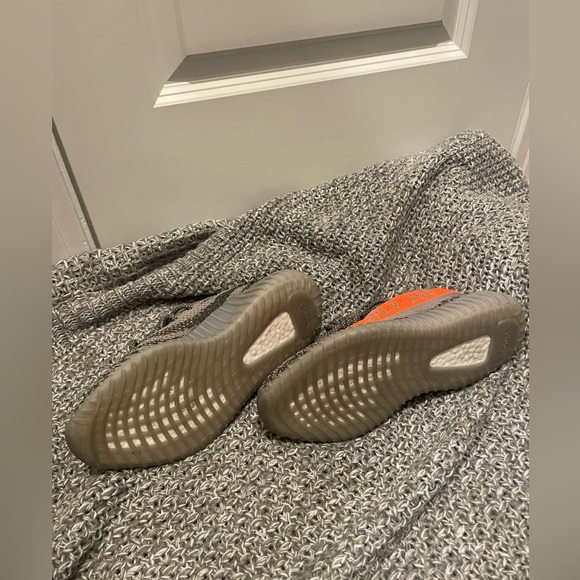 adidas Yeezy Boost 350 V2
Beluga Reflective - Picture 3 of 4